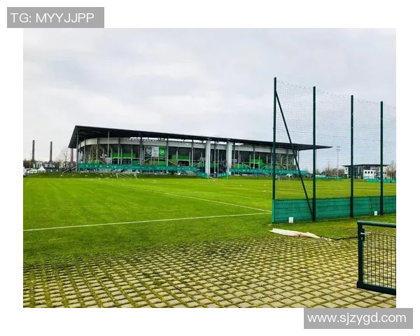 乌得勒支青年队迎战海德蒙特力争主场胜利展现青春风采